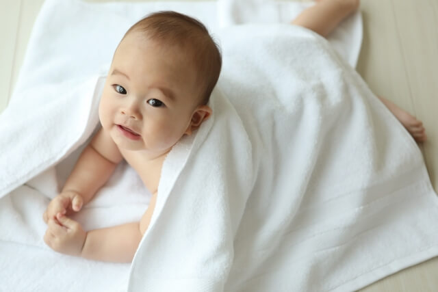 お風呂上がりの赤ちゃん