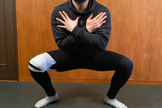 産後の筋トレにオススメの「ワイドスクワット」